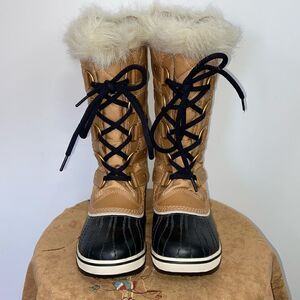 Sorel Boots Insulated Tan Shade Faux Fur Trim NWOB U.S. 6